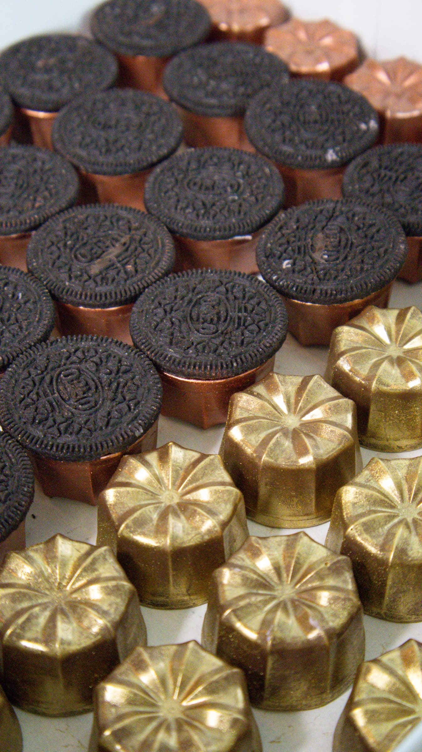 Doces de chocolate com folha de ouro, Sweets by Kátia